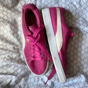 💞🛍PINK SUEDE PUMAS🛍💞